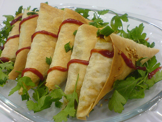 سمبوسه مرغ و قارچ، طعمی متفاوت را امتحان کنید!