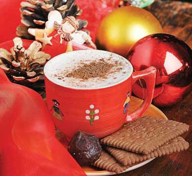 شکلات داغ سفید بیسکوئیتی