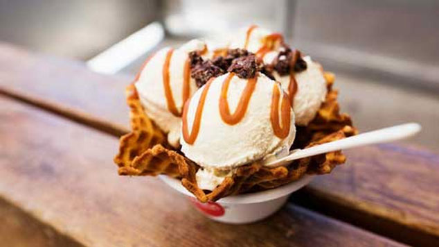 دسر بستنی بادام زمینی