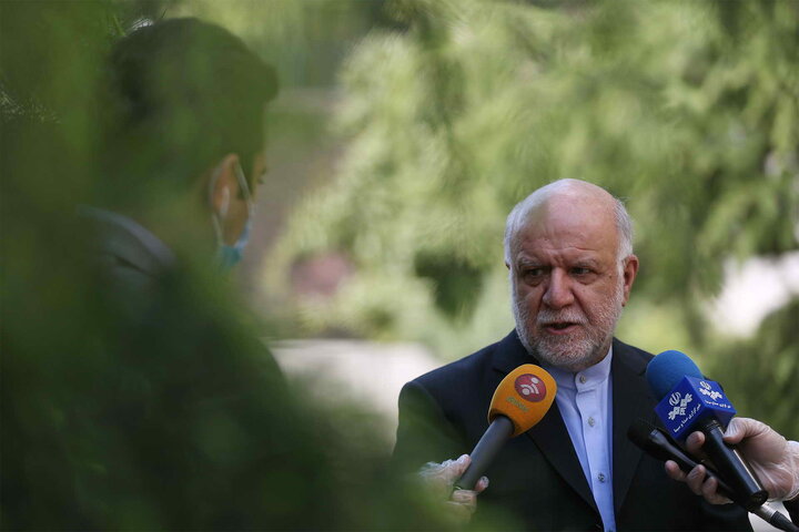 زنگنه: صادرات بنزین به ونزوئلا معامله تجاری بود