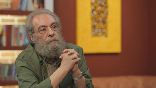 تیغ تندِ نقدِ فراستی، این‌بار به روی خودش