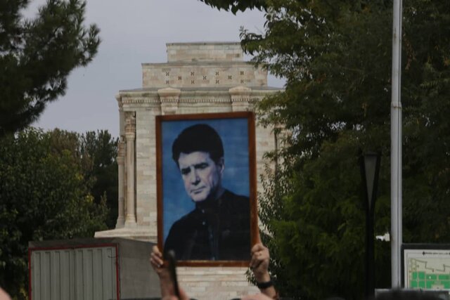 استاد شجریان با نوای ربنا در خاک توس آرام گرفت