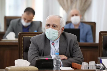 ظریف خطاب به همسایگان: ابتکار صلح هرمز هنوز روی میز است