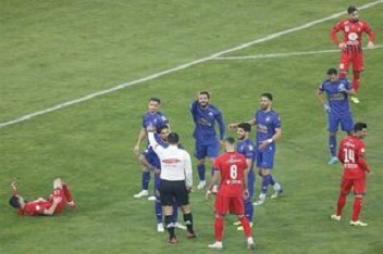 داور دربی به انتقادها از قضاوتش واکنش نشان داد