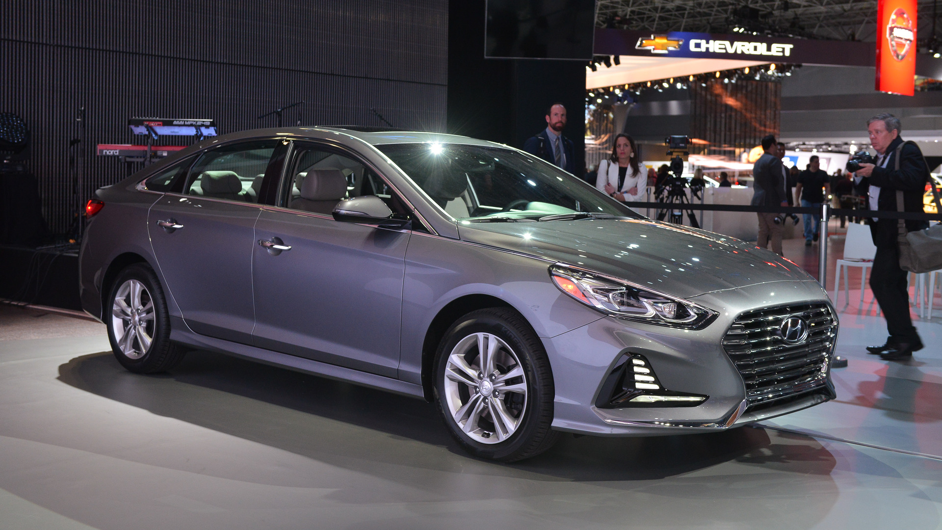 دورخیز خودروسازان خارجی برای ورود به بازار خودرو ایران - مزایا و معایب