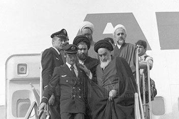 ۱۲ بهمن؛ سالروز بازگشت امام خمینی(ره) به وطن