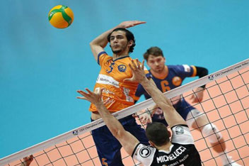 سیلی ملی پوش والیبال به تصویربردار!