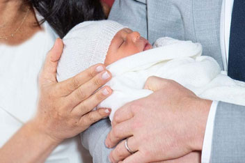 پرنسس یوژنی انگلیس، فرزند اول خود را به دنیا آورد؛ یک پسر بچه