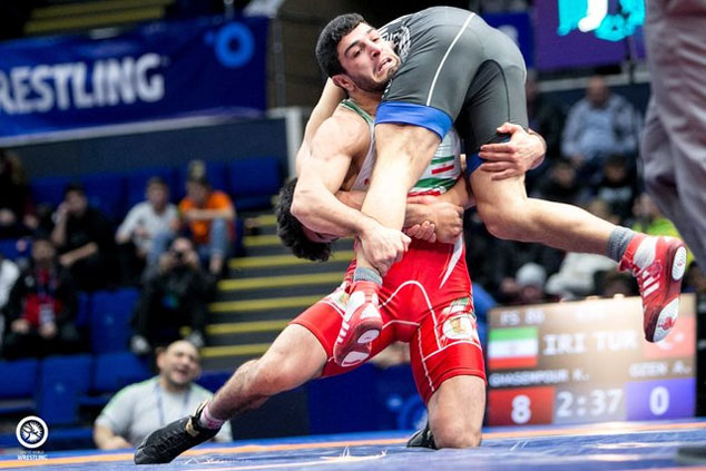 کولاک ۴ آزادکار ایران با صعود به فینال قهرمانی جهان/ قاسمپور شاخ کاکس آمریکایی را شکست!