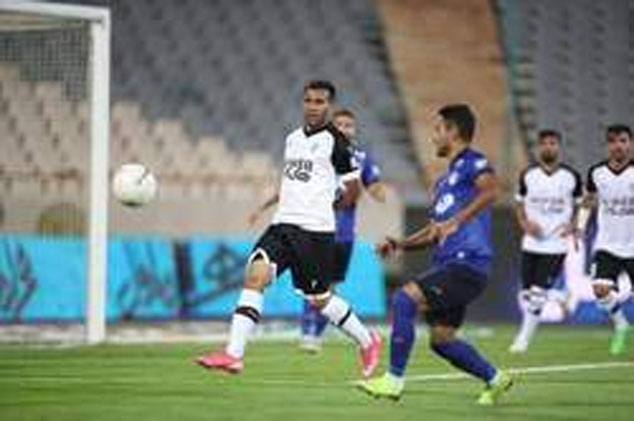 اعتراض مجیدی به بازیکنان بعد از اولین برد استقلال!