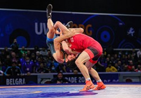 برخورد زشت و عجیب با کشتی‌گیر خارجی در لیگ برتر