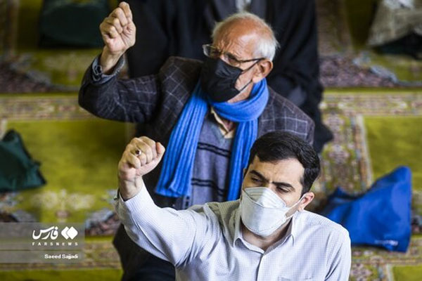 روایت خبرگزاری فارس از شعار نمازگزاران جمعه تهران علیه روحانی و جهانگیری