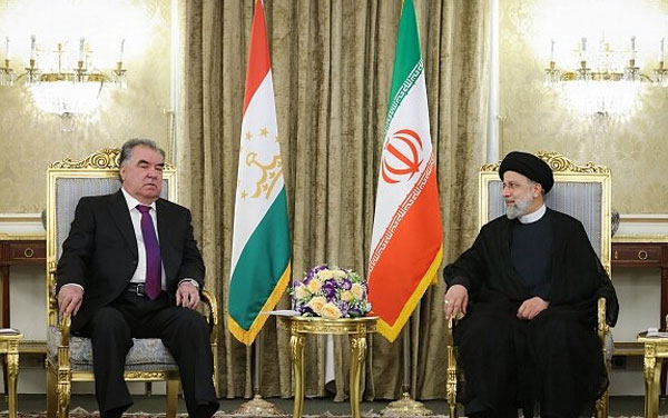 حضور بیگانگان را در منطقه امیدبخش و گره‌گشا نمی‌دانیم