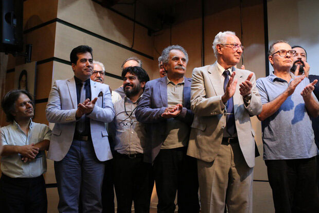 کوتوله‌ها سقف موسیقی را پایین آوردند!