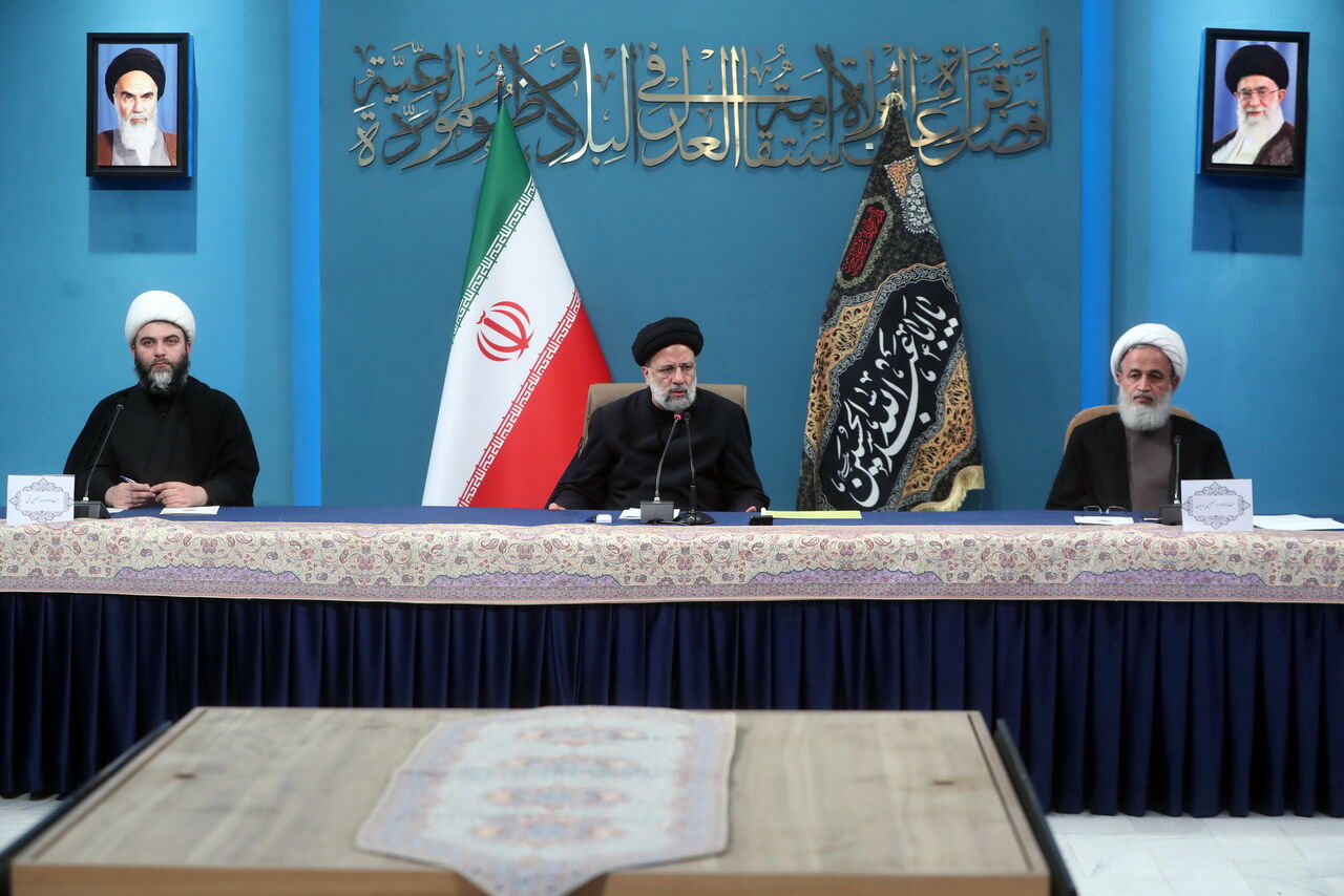 رییس جمهور: راهپیمایی اربعین نمادی درخشان برای بقای عاشورا و فرهنگ عاشورایی و بزرگترین اجتماع بشری بر روی زمین است