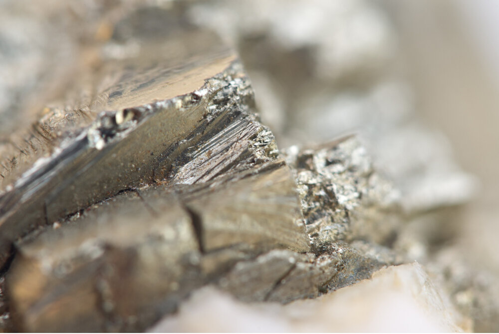 عبور برق از مواد عادی برای اولین بار