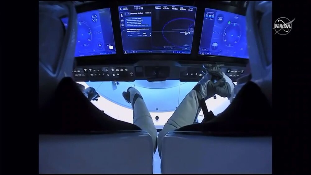 کپسول کرو دراگون فضانوردان ناسا را به زمین برمی گرداند