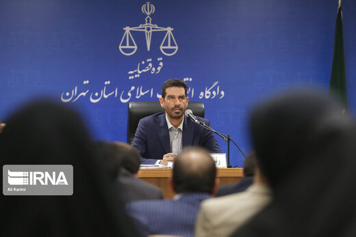 جزییات دادگاه اخلالگران ارز: پیشنهاد اغوا کننده‌ای که متهم را مدیر عامل بانک رفاه می‌کرد