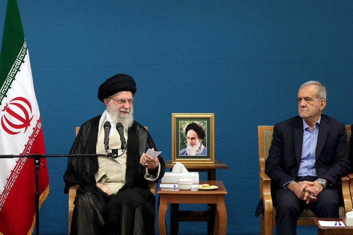 رهبر انقلاب: حل مساله گرانی جزو اولویت های فوری است