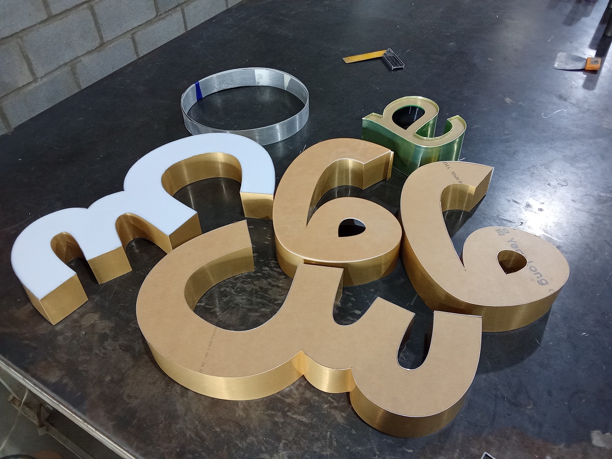 مقایسه تابلوهای چلنیوم الماسی ، طلایی و کریستالی