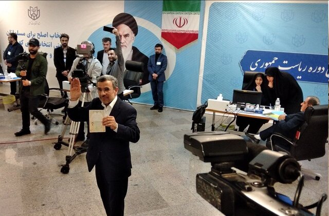 احمدی‌ نژاد داوطلب کاندیداتوری انتخابات ریاست‌ جمهوری شد