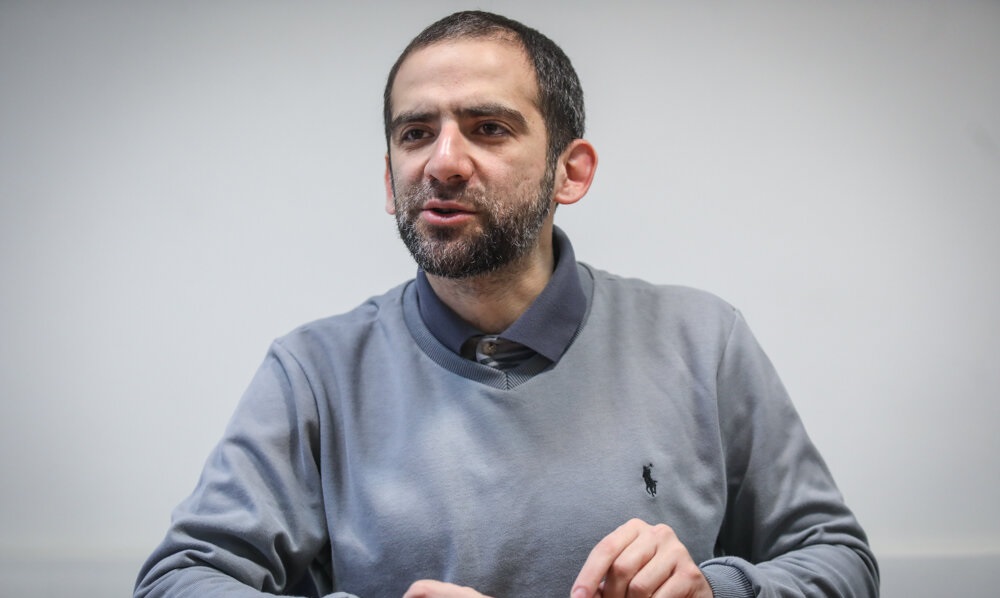 جنجال در حین مناظره /یکی از نزدیکان جلیلی، بیان نهج‌البلاغه و قرآن از سوی پزشکیان را «جملات عربی» خواند