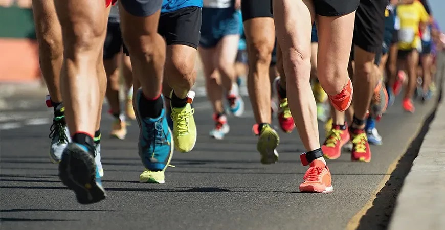 راهنمای خرید کفش دویدن برای مبتدی ها به نقل از موج کوه