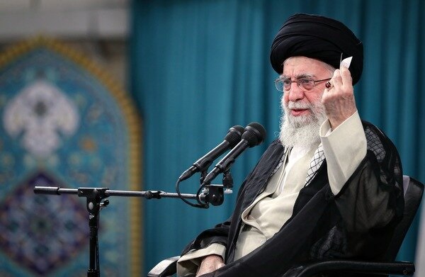 رهبر انقلاب: هسته‌های مقاومت در حال تغییر سرنوشت منطقه هستند