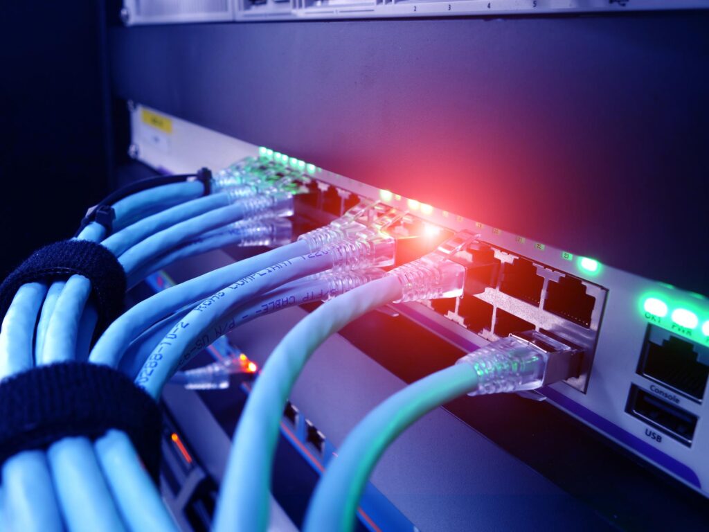 مقایسه بهترین کابل های فیبر نوری موجود در بازار - تجهیزنت